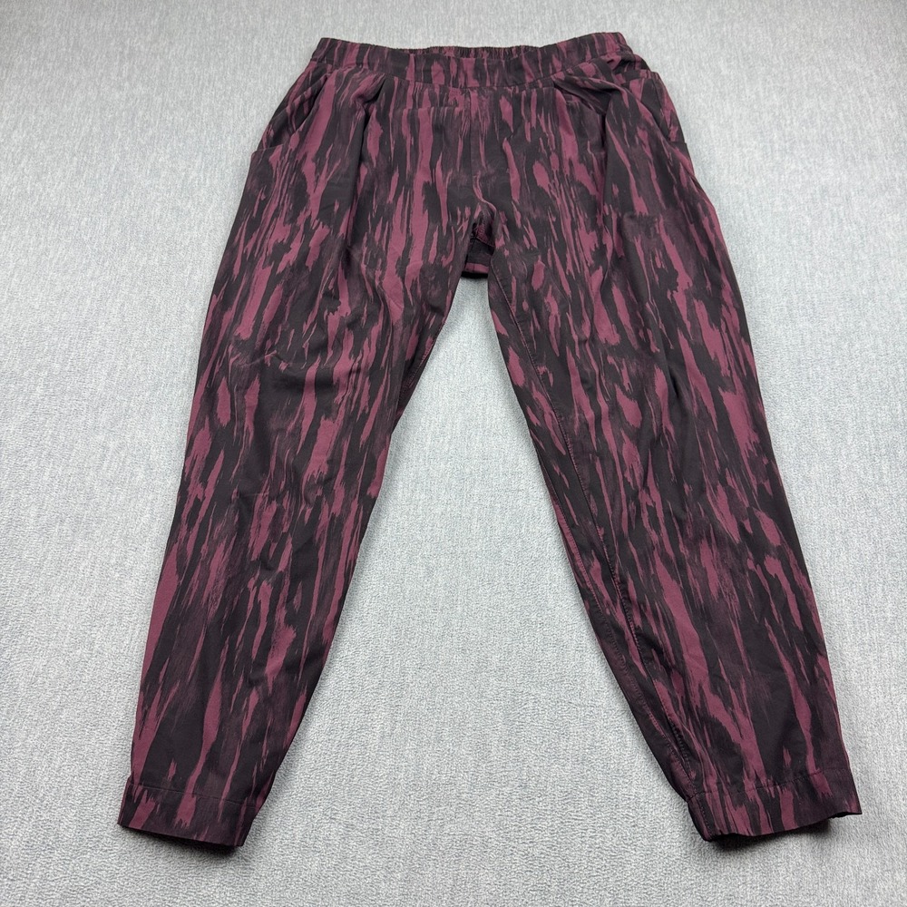 Lululemon‎ Jogger Womens 8 Red Black Animal Bordeaux &go City Jogger Athletic